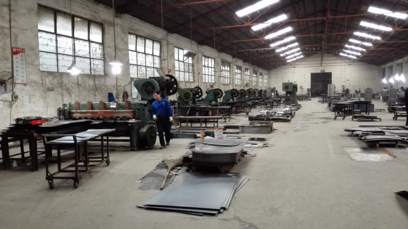 易存:專業的生產設備才能把電子寄存柜直銷做得更好